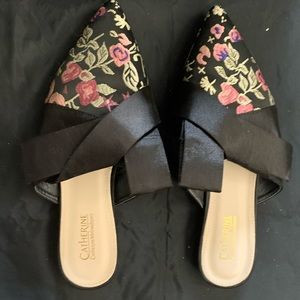 Beautiful embroidered black Mules, NWOT